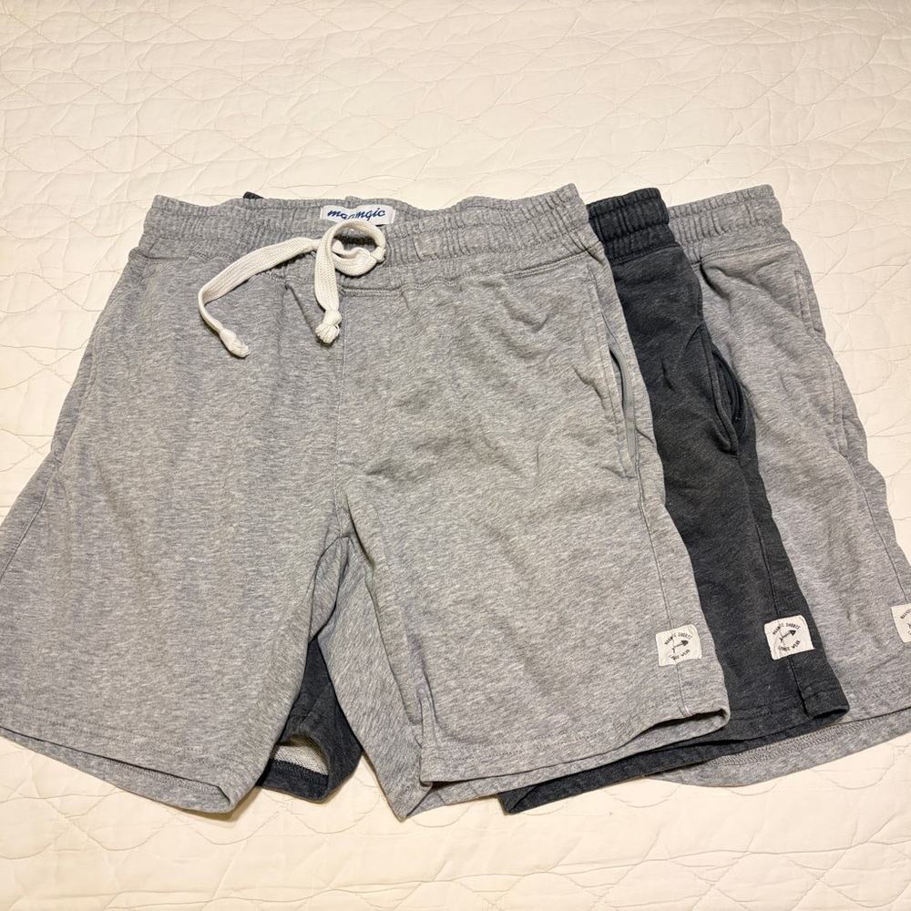 EUC maamgic Mens Sweat Shorts SMALL Grey 7" Elastic Waist Shorts Pants